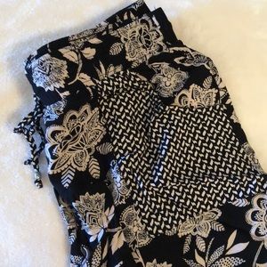 American Eagle printed cropped pants